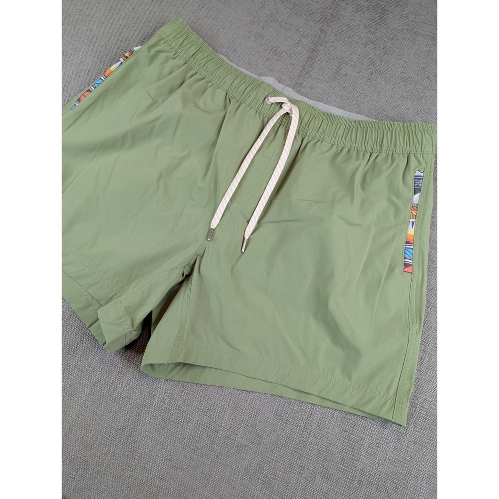 Wowie Shorts Mens XL Green Lined Tribal Aztec Trim Performance Stretch Outdoor